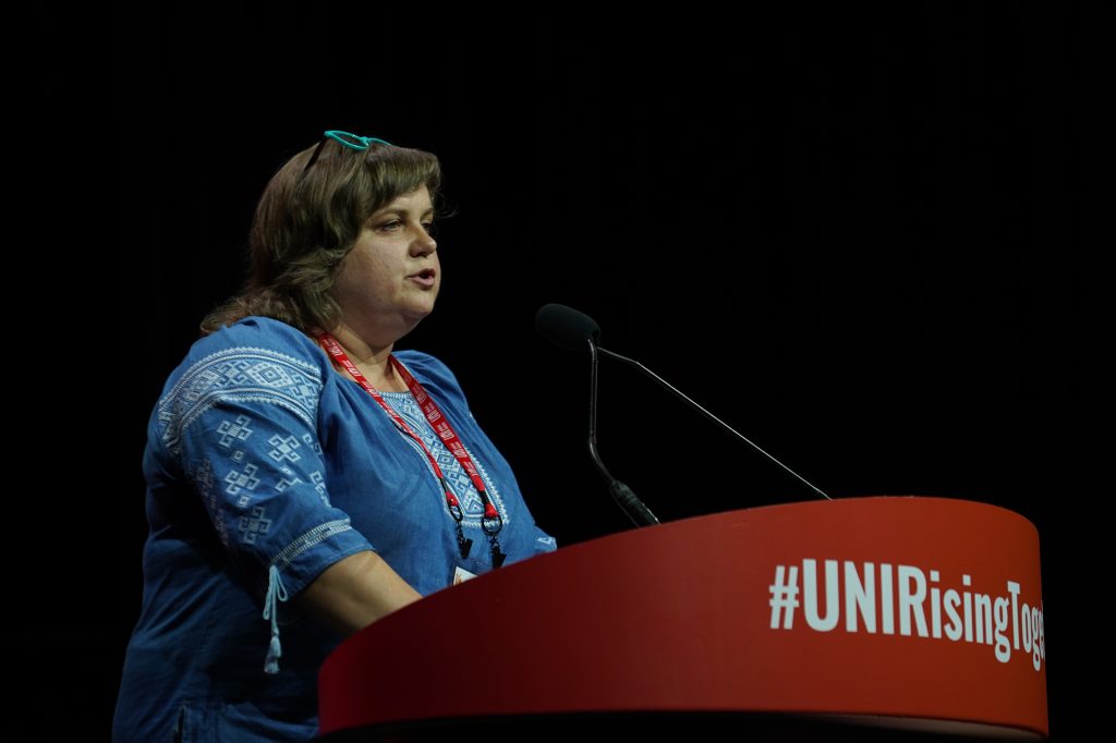 Die ukrainische Pflegearbeitergewerkschaft Be Like Nina erhält den Freedom from Fear Award der UNI Global Union