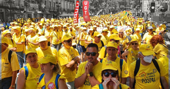 Los trabajadores de Correos de toda España hacen huelga contra el desmantelamiento de Correos