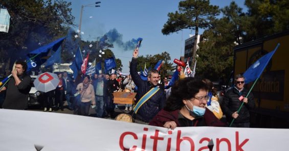 AEBU mobilizes against layoffs at Citibank in Uruguay