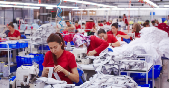 Plus de 90 marques s'engagent à assurer la sécurité des travailleurs de l'habillement avec l'Accord international