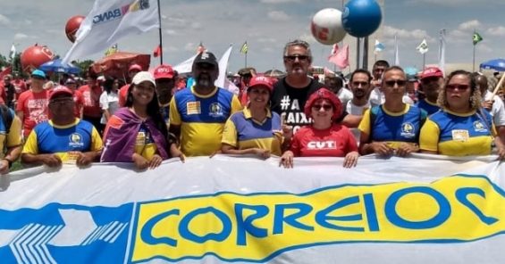 Bolsonaro’s administration continues to attack postal workers