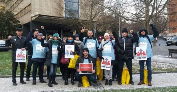 Czech finance workers reach new sectoral bargaining agreement, end strike alert