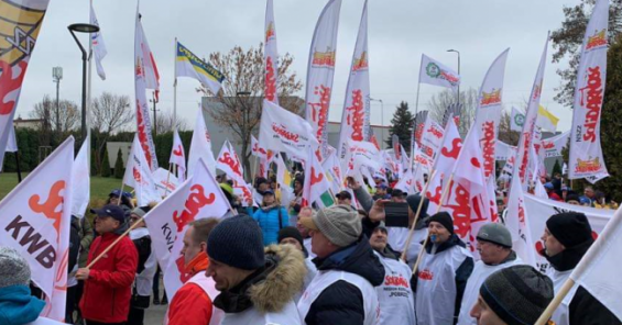 Retail workers in Poland to protest over poor conditions