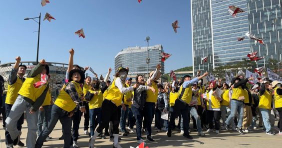 Zweiter Streik der Costco Korea Workers Union und Streikposten vor der US-Botschaft