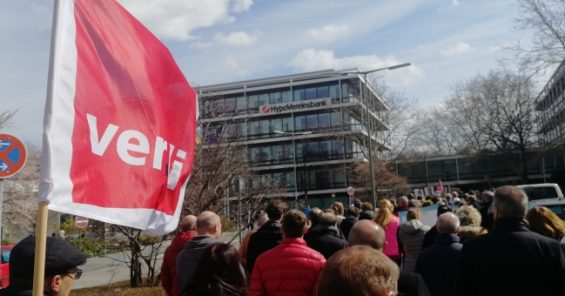 Pay rise for German bank workers following successful collective bargaining